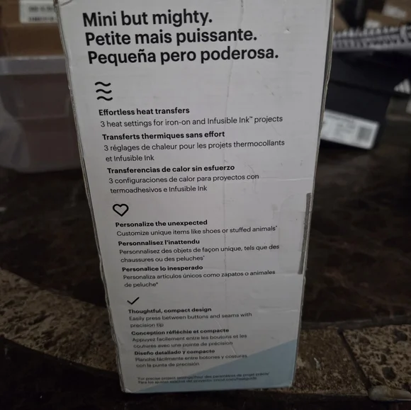 Cricut EasyPress Mini in White and Light Blue ☆ Does Not Come With Base - Picture 5 of 6